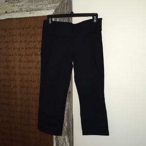 Lululemon size 6 cropped leggings